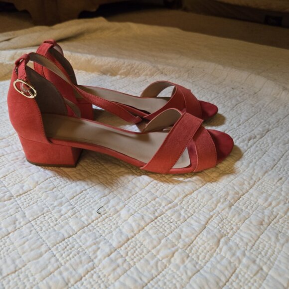 Red Sandals - Picture 2 of 9